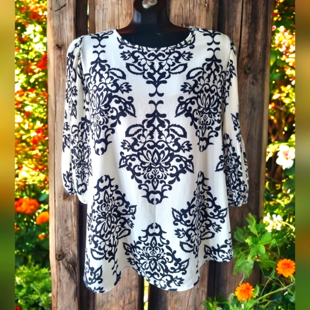 Espressa Accordian Sleeves Cream & Black Tunic Top
